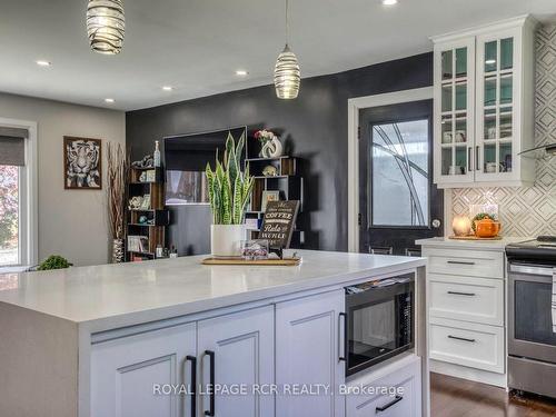 6669 20Th Sdrd, Essa, ON - Indoor Photo Showing Kitchen With Upgraded Kitchen