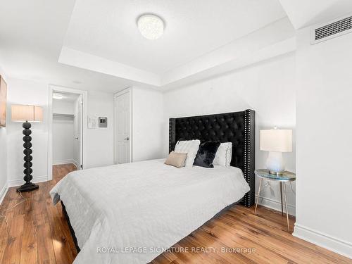 818-39 Galleria Pkwy, Markham, ON - Indoor Photo Showing Bedroom