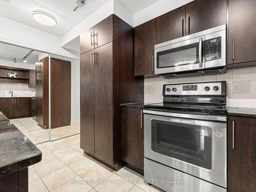 818-39 Galleria Pkwy, Markham, ON - Indoor Photo Showing Kitchen