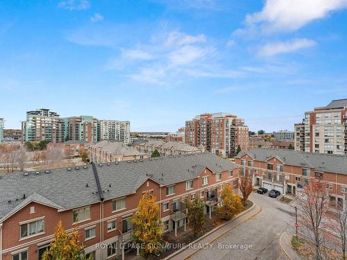 818-39 Galleria Pkwy, Markham, ON - Outdoor