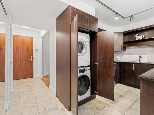 818-39 Galleria Pkwy, Markham, ON - Indoor Photo Showing Laundry Room