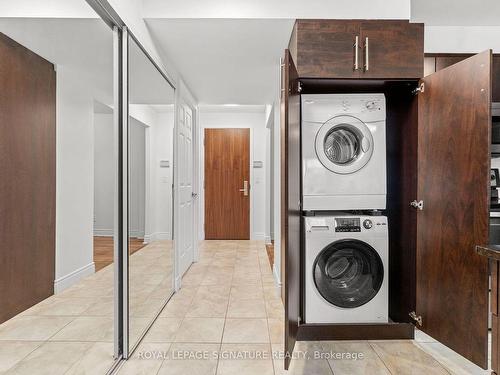 818-39 Galleria Pkwy, Markham, ON - Indoor Photo Showing Laundry Room