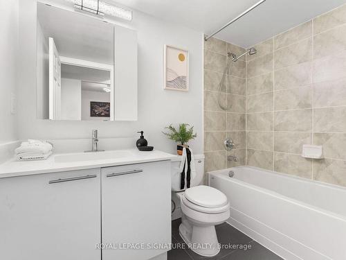 818-39 Galleria Pkwy, Markham, ON - Indoor Photo Showing Bathroom