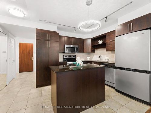 818-39 Galleria Pkwy, Markham, ON - Indoor Photo Showing Kitchen