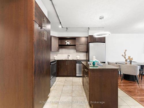 818-39 Galleria Pkwy, Markham, ON - Indoor Photo Showing Kitchen