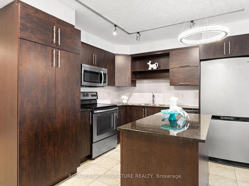 818-39 Galleria Pkwy, Markham, ON - Indoor Photo Showing Kitchen