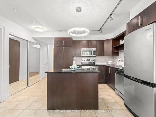 818-39 Galleria Pkwy, Markham, ON - Indoor Photo Showing Kitchen