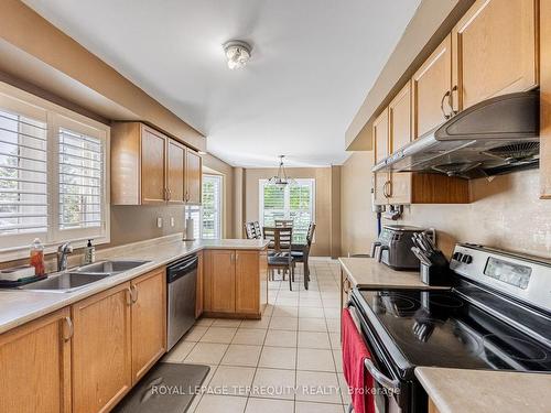 71-525 Novo Star Dr, Mississauga, ON - Indoor Photo Showing Kitchen With Double Sink