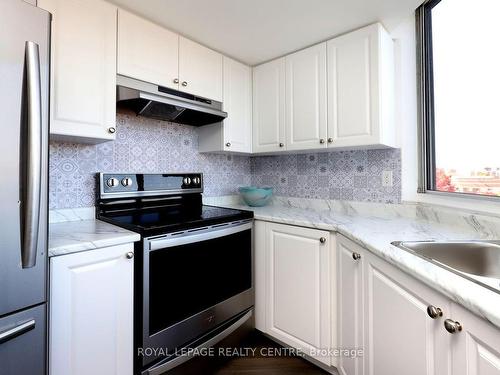 502-1001 Cedarglen Gate, Mississauga, ON - Indoor Photo Showing Kitchen With Upgraded Kitchen