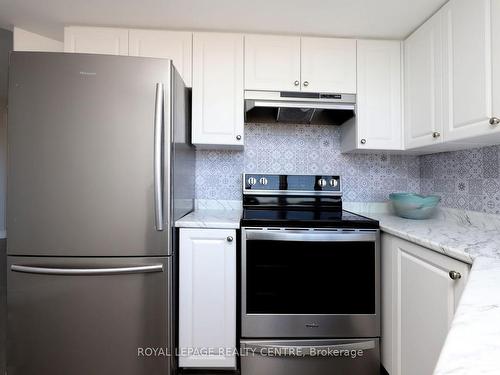 502-1001 Cedarglen Gate, Mississauga, ON - Indoor Photo Showing Kitchen