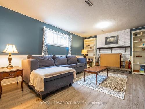 99 Blind Line, Orangeville, ON - Indoor Photo Showing Living Room