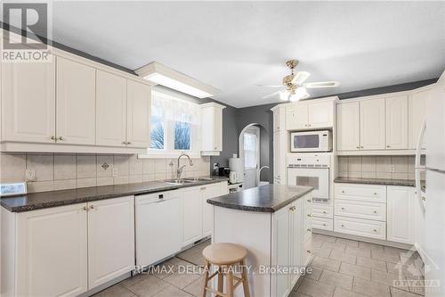 212 Charron Street, Prescott And Russell, ON - Indoor Photo Showing Kitchen