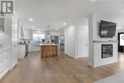 114 Chipman Road, Brockville, ON - Indoor Photo Showing Kitchen With Upgraded Kitchen