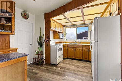 332 Royal Street, Regina, SK - Indoor Photo Showing Kitchen With Double Sink