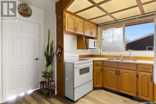 332 Royal Street, Regina, SK - Indoor Photo Showing Kitchen With Double Sink