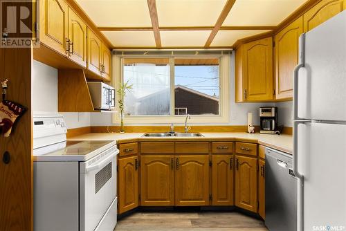 332 Royal Street, Regina, SK - Indoor Photo Showing Kitchen With Double Sink