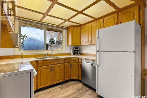 332 Royal Street, Regina, SK - Indoor Photo Showing Kitchen With Double Sink