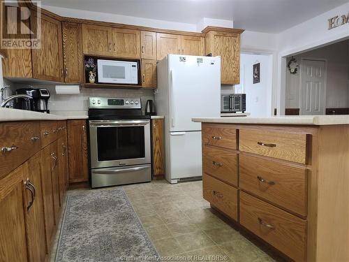 23655 Industrial Road, Thamesville, ON - Indoor Photo Showing Kitchen