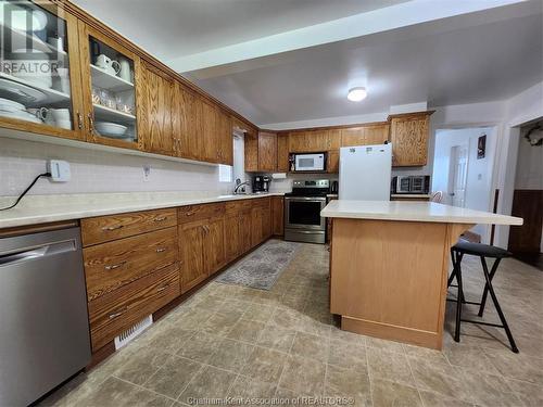 23655 Industrial Road, Thamesville, ON - Indoor Photo Showing Kitchen