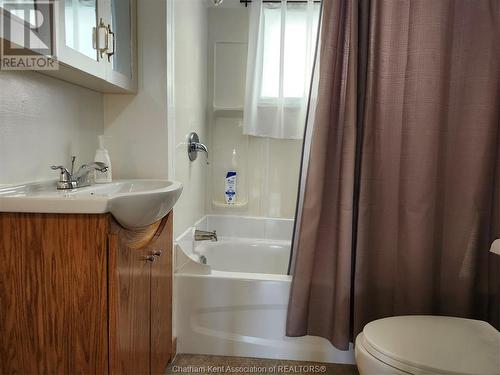 23655 Industrial Road, Thamesville, ON - Indoor Photo Showing Bathroom