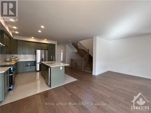 1039 Hydrangea Avenue, Ottawa, ON - Indoor Photo Showing Kitchen