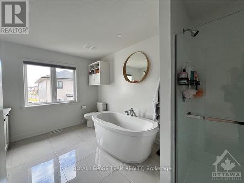 1039 Hydrangea Avenue, Ottawa, ON - Indoor Photo Showing Bathroom