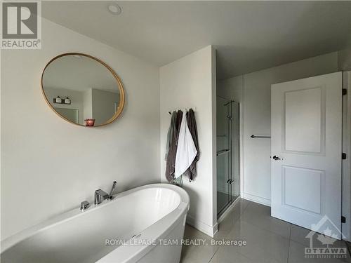 1039 Hydrangea Avenue, Ottawa, ON - Indoor Photo Showing Bathroom