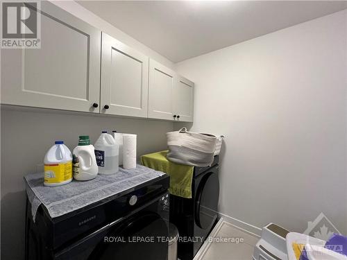 1039 Hydrangea Avenue, Ottawa, ON - Indoor Photo Showing Laundry Room