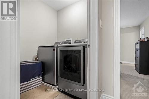 422 Country Glen Way, Ottawa, ON - Indoor Photo Showing Laundry Room