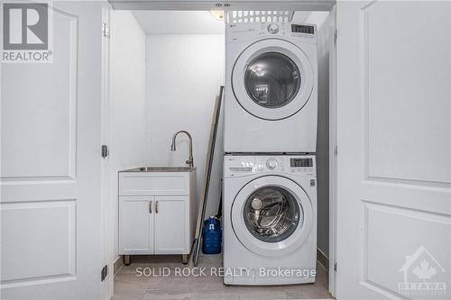 804 Element, Ottawa, ON - Indoor Photo Showing Laundry Room