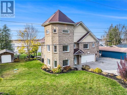 36 R1 Custom built executive home on the Rideau Waterway. - 36 R1 Road, Smiths Falls, ON - Outdoor