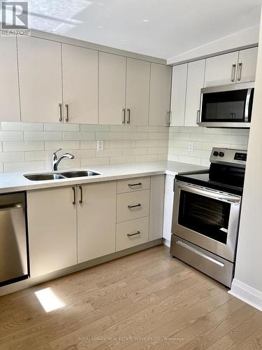 3 - 727 Avenue Road, Toronto, ON - Indoor Photo Showing Kitchen With Stainless Steel Kitchen With Double Sink