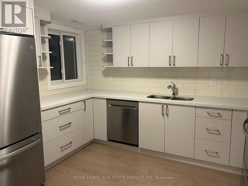 3 - 727 Avenue Road, Toronto, ON - Indoor Photo Showing Kitchen With Stainless Steel Kitchen With Double Sink