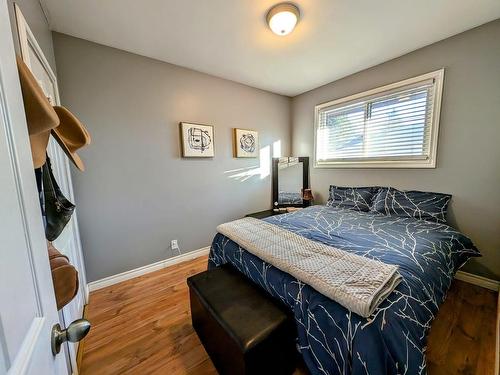 414 Walsh Street W, Thunder Bay, ON - Indoor Photo Showing Bedroom