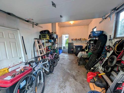 414 Walsh Street W, Thunder Bay, ON - Indoor Photo Showing Garage