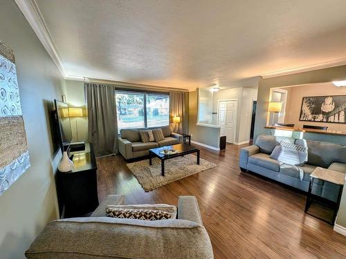 414 Walsh Street W, Thunder Bay, ON - Indoor Photo Showing Living Room