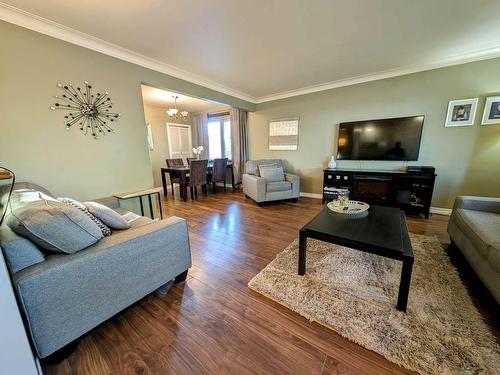 414 Walsh Street W, Thunder Bay, ON - Indoor Photo Showing Living Room