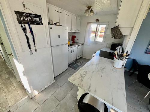 59 16740 W Hwy 17 West, Dryden, ON - Indoor Photo Showing Kitchen