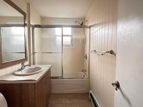 Bathroom - 7911 Ch. Wavell, Côte-Saint-Luc, QC - Indoor Photo Showing Bathroom