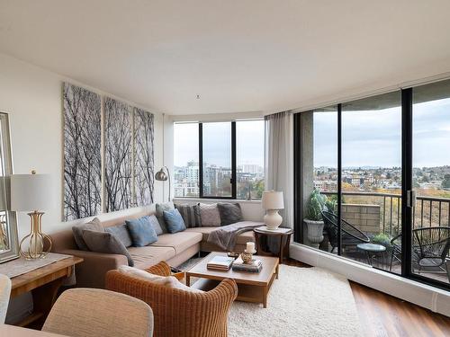 1507-620 Toronto St, Victoria, BC - Indoor Photo Showing Living Room