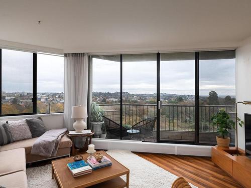 1507-620 Toronto St, Victoria, BC - Indoor Photo Showing Living Room