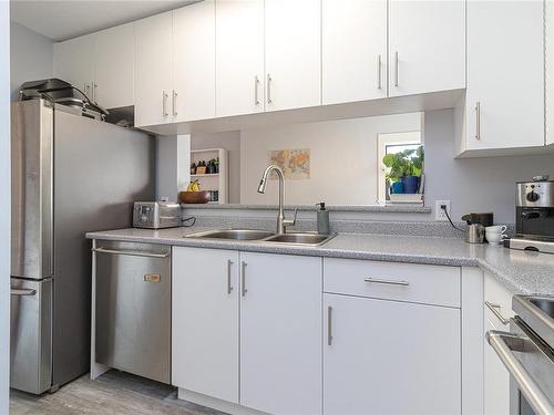 503-770 Cormorant St, Victoria, BC - Indoor Photo Showing Kitchen With Double Sink