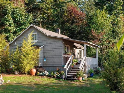 1355 Tapping Rd, North Saanich, BC 