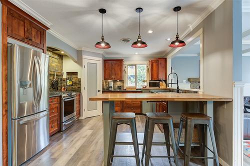 677 Drummond Court, Kelowna, BC - Indoor Photo Showing Kitchen With Double Sink With Upgraded Kitchen