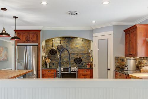 677 Drummond Court, Kelowna, BC - Indoor Photo Showing Kitchen With Upgraded Kitchen