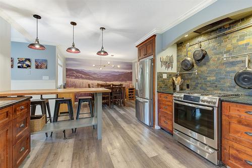 677 Drummond Court, Kelowna, BC - Indoor Photo Showing Kitchen With Upgraded Kitchen