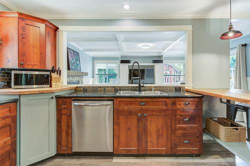 677 Drummond Court, Kelowna, BC - Indoor Photo Showing Kitchen With Double Sink