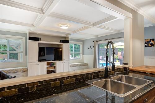 677 Drummond Court, Kelowna, BC - Indoor Photo Showing Kitchen With Double Sink