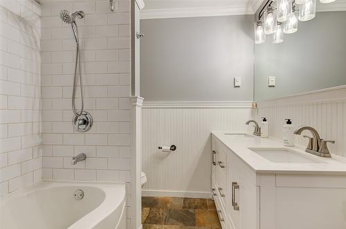 677 Drummond Court, Kelowna, BC - Indoor Photo Showing Bathroom