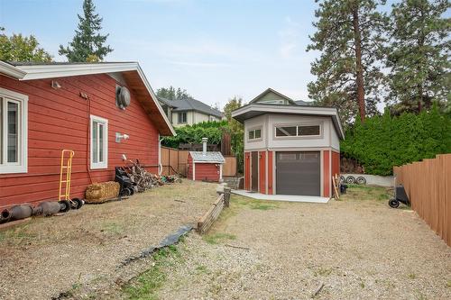 677 Drummond Court, Kelowna, BC - Outdoor With Exterior